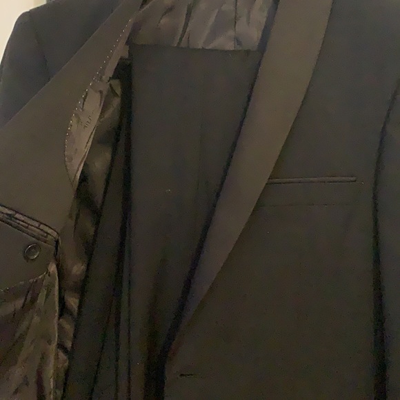 Vizoni tux for men in black. Worn twice, in perfect condition. - Picture 3 of 4